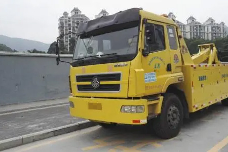 钟马高速G65道路救援维修搭电换胎送油流动补胎钣金喷漆拖车救援